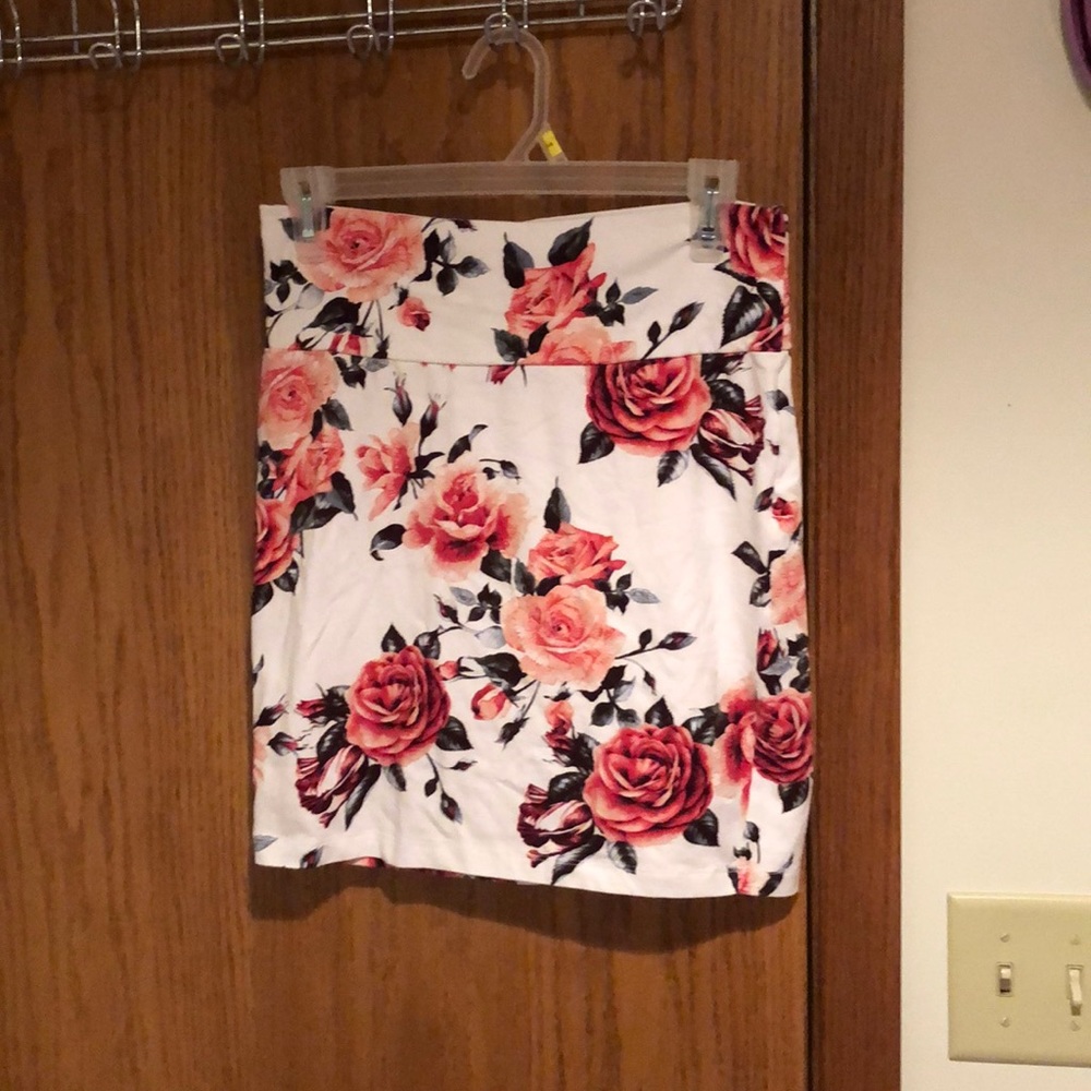 🍓 Floral Print Skirt